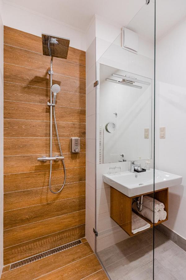 H11 Rooms אסטרגום מראה חיצוני תמונה